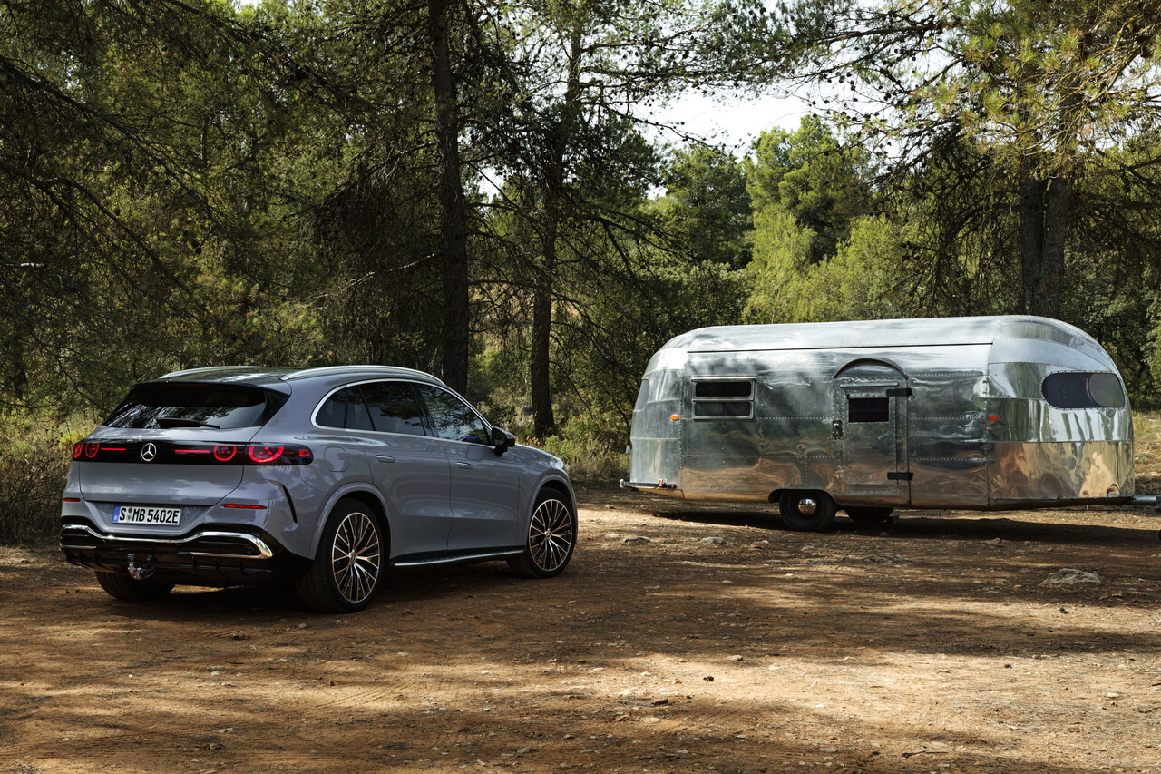 메르세데스-벤츠의 디 올 뉴 GLC 위드 EQ 테크놀로지 후면. / 메르세데스-벤츠