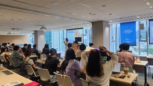 국내 혁신 교사 대상 마이크로소프트 AI 도구를 활용한 교육 실습 강의 모습 / 마이크로소프트