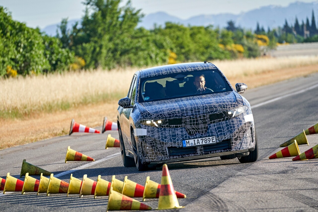 BMW의 차세대 전기차 플랫폼 '노이에 클라쎄'를 적용한 iX3. / BMW