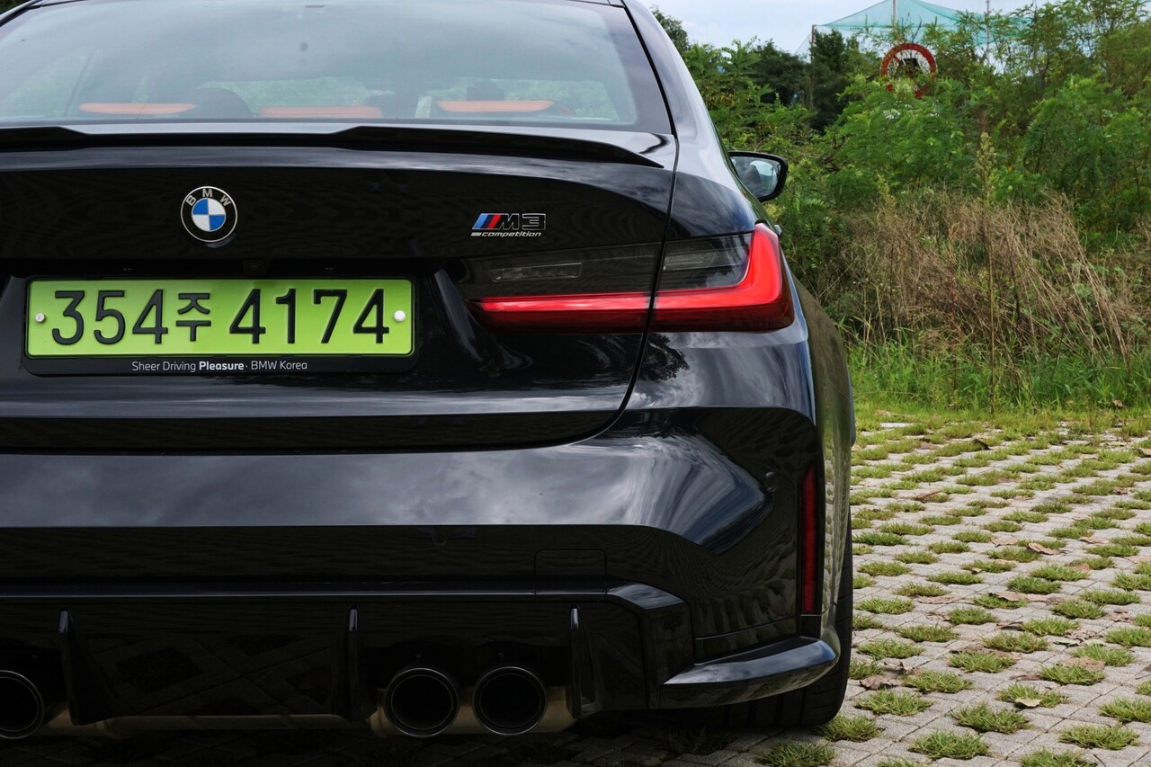 BMW M3 컴페티션 M x드라이브 후면. / 허인학 기자