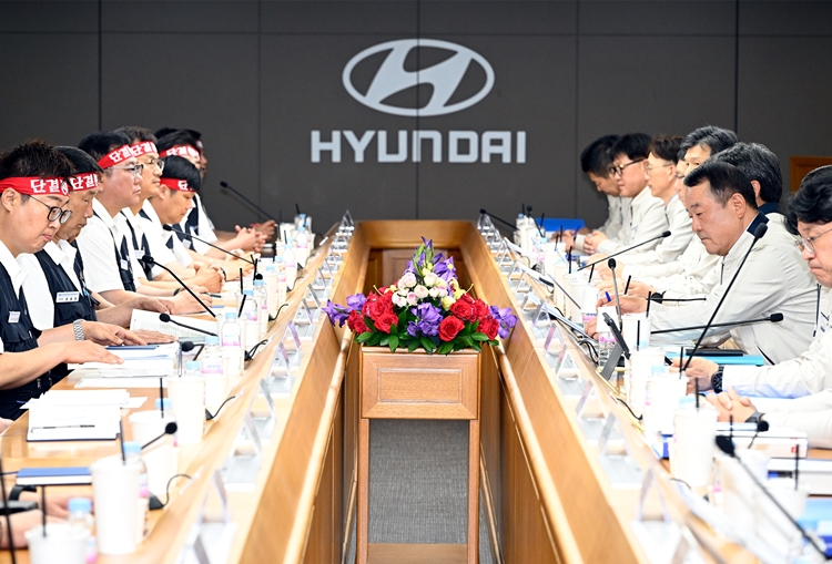 현대자동차 노사가 올해 임금 및 단체협상을 최종 마무리 지었다. 사진은 지난 6월 18일 상견계를 갖고 있는 모습이다. / 현대자동차