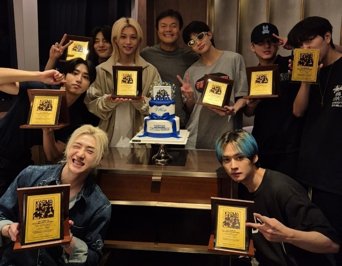 引用：MHN、Stray KidsのSNSアカウント