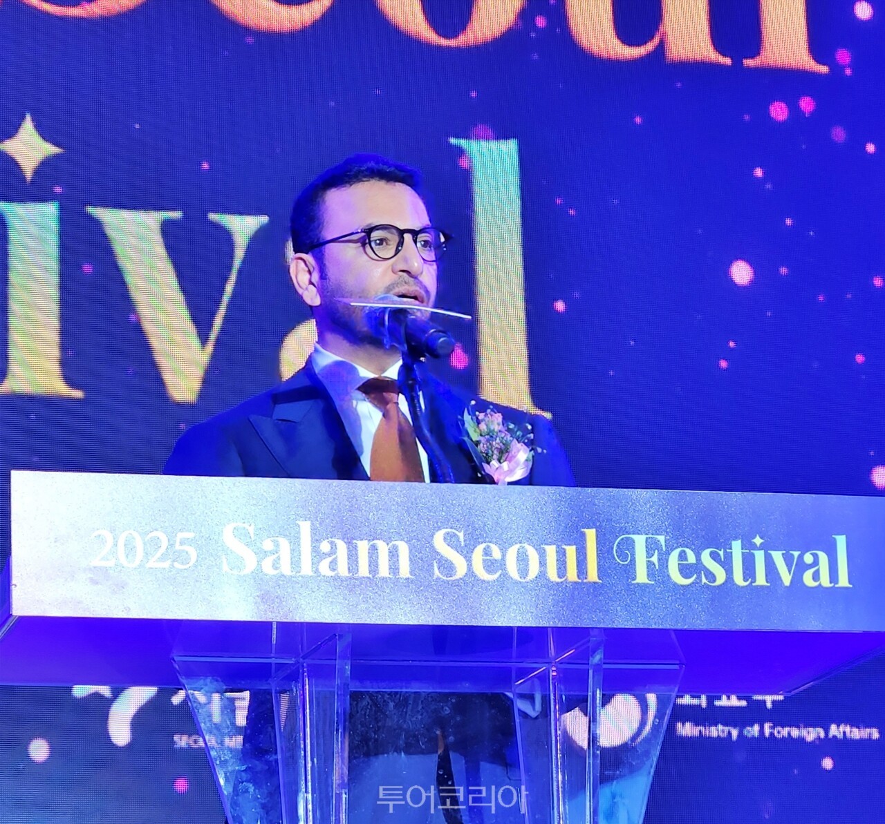 한국-아랍소사이어티 부이사장인 압둘라 사이프 알누아이미 주한UAE대사가 환영사를 하고 있다.