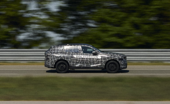 BMW X5 풀체인지 티저 공개 5가지 파워트레인 구성으로