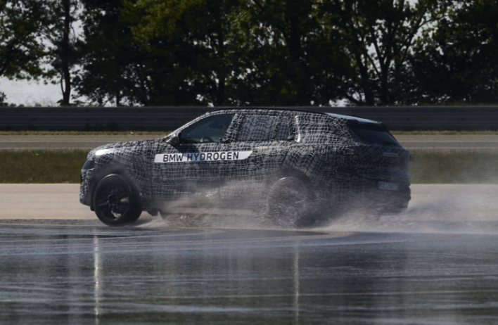 BMW X5 풀체인지 티저 공개 5가지 파워트레인 구성으로