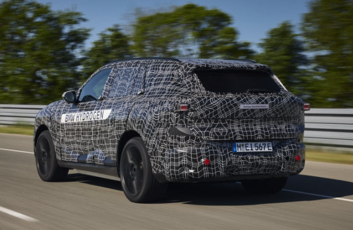 BMW X5 풀체인지 티저 공개 5가지 파워트레인 구성으로