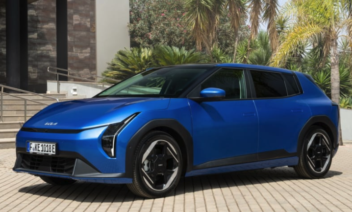 기아 EV4 해치백 이미지 추가 공개 국내 출시는?