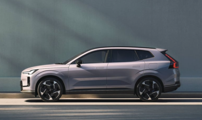 볼보 XC70 공개 EV로 180Km 주행가능 정리