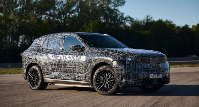 BMW X5 풀체인지 티저 공개 5가지 파워트레인 구성으로