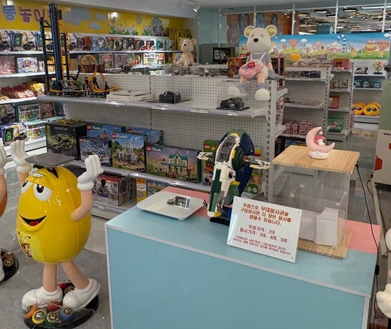 LEGO products being sold at Kumgang Patriotic Hall / Extract from Chinese social media Xiaohongshu