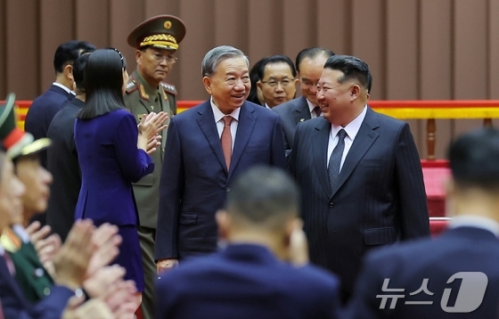 On October 10, marking the 80th anniversary of the founding of the Workers\' Party of Korea, the General Secretary of the Communist Party of Vietnam and Kim Jong Un, the Party\'s General Secretary, held talks in Pyongyang / Rodong Sinmun