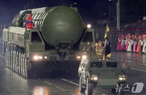  North Korea unveiled a new intercontinental ballistic missile (ICBM), the Hwasong-20, during a military parade held at Kim Il Sung Square in Pyongyang on October 10 to mark the 80th anniversary of the founding of the Workers\' Party / Rodong Sinmun