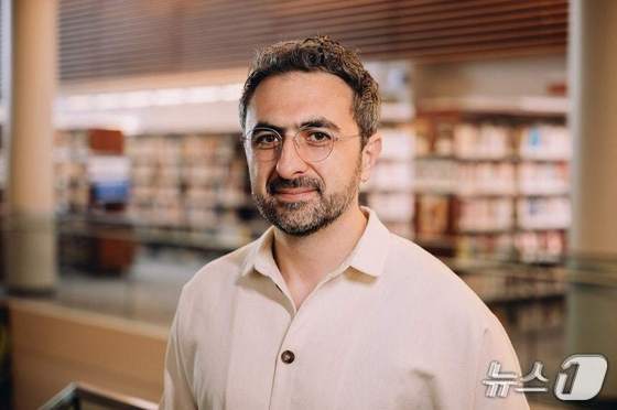 Mustafa Suleyman, CEO of Microsoft\'s AI Division. Microsoft recruited Mustafa Suleyman, co-founder of Google DeepMind, in March last year and has since developed and trained new AI models (including MAI-1). Microsoft unveiled MAI-1 Preview in August. It is also developing an inference model utilizing the chain-of-thought technique.