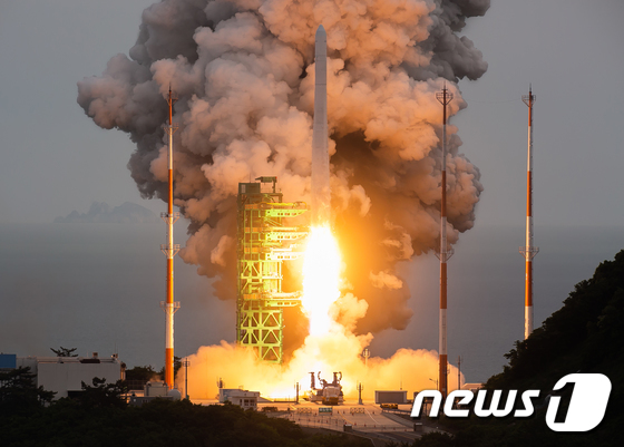  The Korean Space Launch Vehicle-II (KSLV-II), Nuri, is being launched from the Naro Space Center in Goheung County, South Jeolla Province, on the afternoon May 25, 2023 (Provided by Korea Aerospace Research Institute) 2023.5.25 / News1
