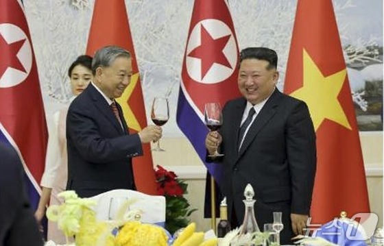  The Rodong Sinmun, the official newspaper of North Korea\'s Workers\' Party, reported on Friday that Kim Jong Un, General Secretary of the Workers\' Party, stated during his meeting with Nguyen Phu Trong, General Secretary of the Communist Party of Vietnam, the previous day that this visit is deepening the bonds of friendship between the two parties and the peoples of the two countries and making the 80th anniversary of our party\'s founding even more meaningful / Rodong Sinmun