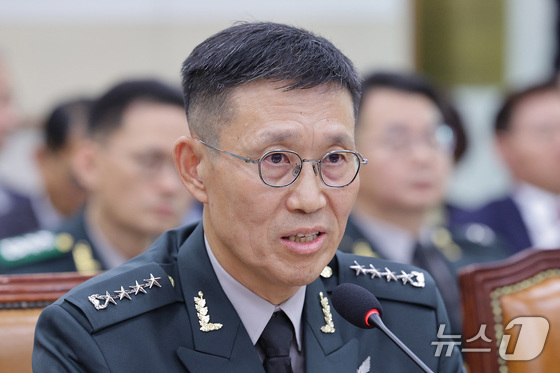  Army Chief of Staff Kim Kyu-ha answers lawmakers\' questions during a parliamentary audit of the military court system held at the National Assembly\'s Legislation and Judiciary Committee in Yeouido, Seoul, on October 17. 2025.10.17 / News1