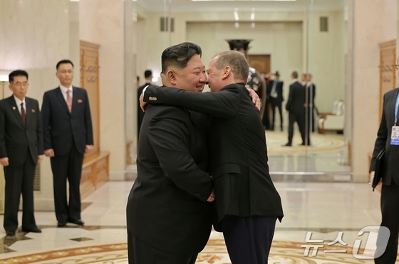  [The Rodong Sinmun, the official newspaper of North Korea\'s Workers\' Party, reported on October 11 that Kim Jong Un, the party\'s general secretary, met with Dmitry Medvedev, Russia\'s Deputy Chairman of the Security Council and Chairman of the United Russia party, in Pyongyang on the previous day, on the occasion of the 80th anniversary of the founding of the Workers\' Party, to discuss future plans for developing the alliance relationship / Rodong Sinmun]
