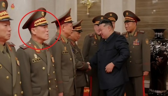 The main commanders of the Russian contingent returned home on August 21 to receive national honors. Major General Jeon Young-chan is circled in red / Capture from Korean Central Television