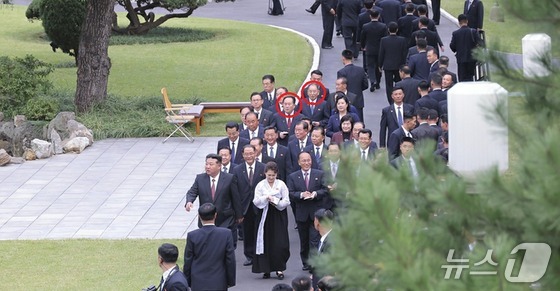  Kim Jong Un, General Secretary of the Workers\' Party of Korea, visiting the Party Founding Memorial Hall on October 9. Ri Son-gwon and Kim Yong-chol are visible in the background (Inside the red circle) / Rodong Sinmun
