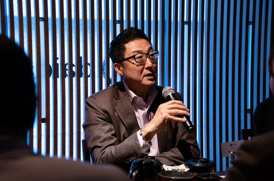  James Park, CEO of Lotte Biologics, explains the company\'s participation in BioJapan 2025 during a press conference held in Yokohama, Japan on Thursday (Provided by Lotte Biologics) / News1