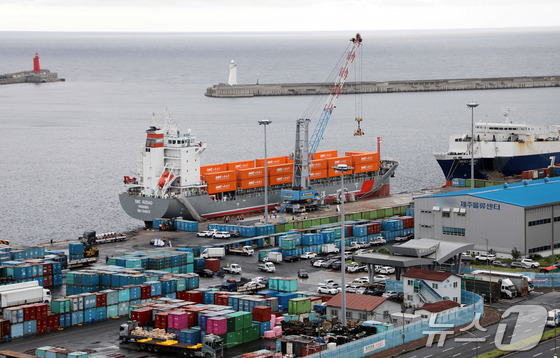 Container ship SMC Rizhao (reference photo) 2025.10.18 / News1
