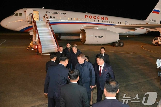  The Rodong Sinmun, the official newspaper of North Korea\'s Workers\' Party, reported on Thursday that a Russian economic delegation, led by Alexander Kozlov, Minister of Natural Resources and Ecology and Chairman of the Russian side of the Intergovernmental Commission on Trade, Economic, and Scientific-Technical Cooperation between North Korea and Russia, arrived in Pyongyang on the previous day / Rodong Sinmun