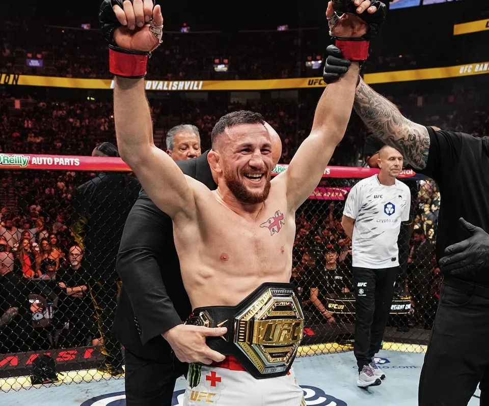 'UFC 320' 페레이라 챔피언 등극…밴텀급 드발리쉬빌리 방어 | 스타패션