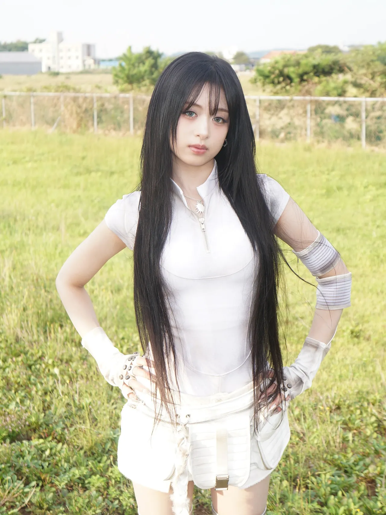 天使か悪魔か」BABYMONSTERアヒョン、純白×漆黒の“二つの顔”で視線を独占