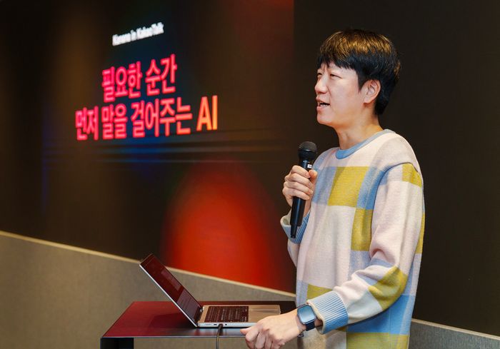 강지훈 카카오 AI 디스커버리 성과리더가 28일 성남 판교에 위치한 카카오 판교 아지트에서 진행된 프레스 싱크업 데이에서 