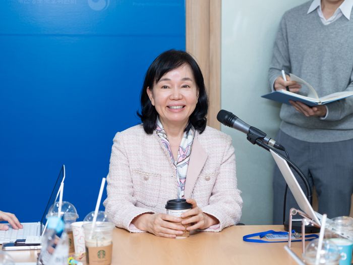 송경희 개인정보보호위원회 위원장이 10월 20일 오후 서울 종로구 정부서울청사에서 출입기자들과 티타임에서 인사말을 하고 있다.ⓒ개인정보보호위원회