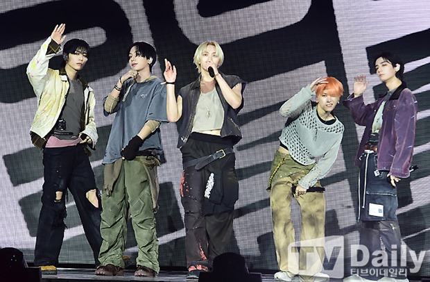 보이넥스트도어