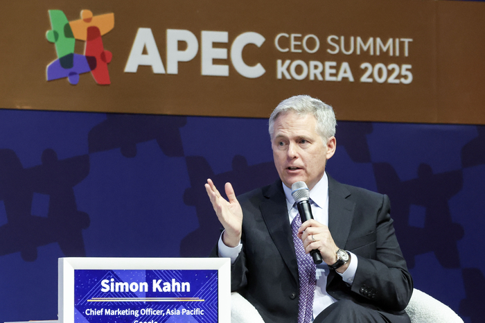 사이먼 칸 구글 아태지역 최고마케팅책임자가 30일 경주 예술의전당에서 열린 APEC CEO 서밋에서 발언하고 있다.