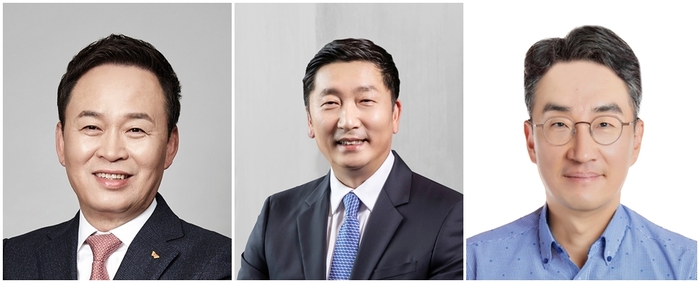왼쪽부터 장용호 SK이노베이션 대표이사, 이용욱 SK온 대표이사, 이종수 SK이노베이션 E&S CIC 사장. SK이노베이션