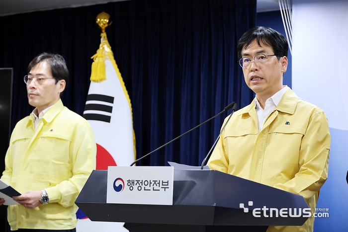 김민재 행정안전부 차관이 31일 오전 정부서울청사에서 국가정보자원관리원 행정정보시스템 화재 관련 중대본 기자 브리핑을 하고 있다. 사진=행안부