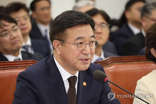 윤호중 행정안전부 장관이 30일 서울 여의도 국회 행정안전위원회에서 열린 종합감사에서 답변하고 있다. 사진=연합뉴스