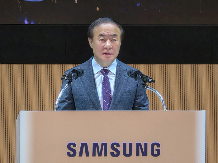 전영현 삼성전자 대표이사 부회장이 31일 삼성전자 수원 디지털시티에서 열린 창립 56주년 기념식에서 기념사를 하는 모습