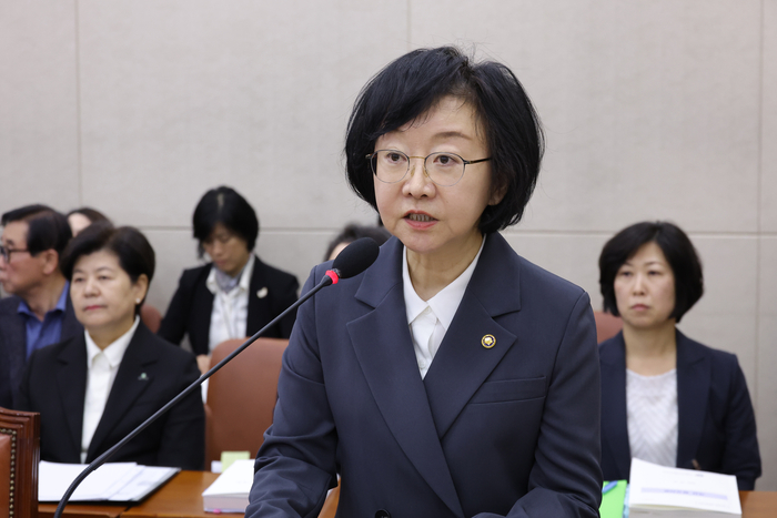 오유경 식품의약품안전처 처장을 비롯한 증인들이 21일 국회에서 열린 2025년도 보건복지위원회 국정감사에서 업무보고를 하고 있다.(사진=연합뉴스)