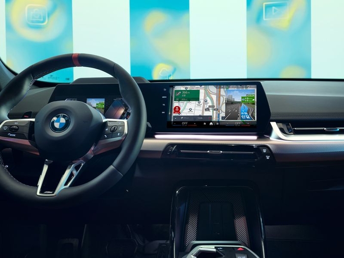 BMW 차량에 탑재되는 티맵 오토.