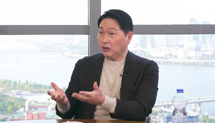 최태원 SK그룹 회장 겸 대한상공회의소 회장이 저성장 해법을 설명하고 있다. SK