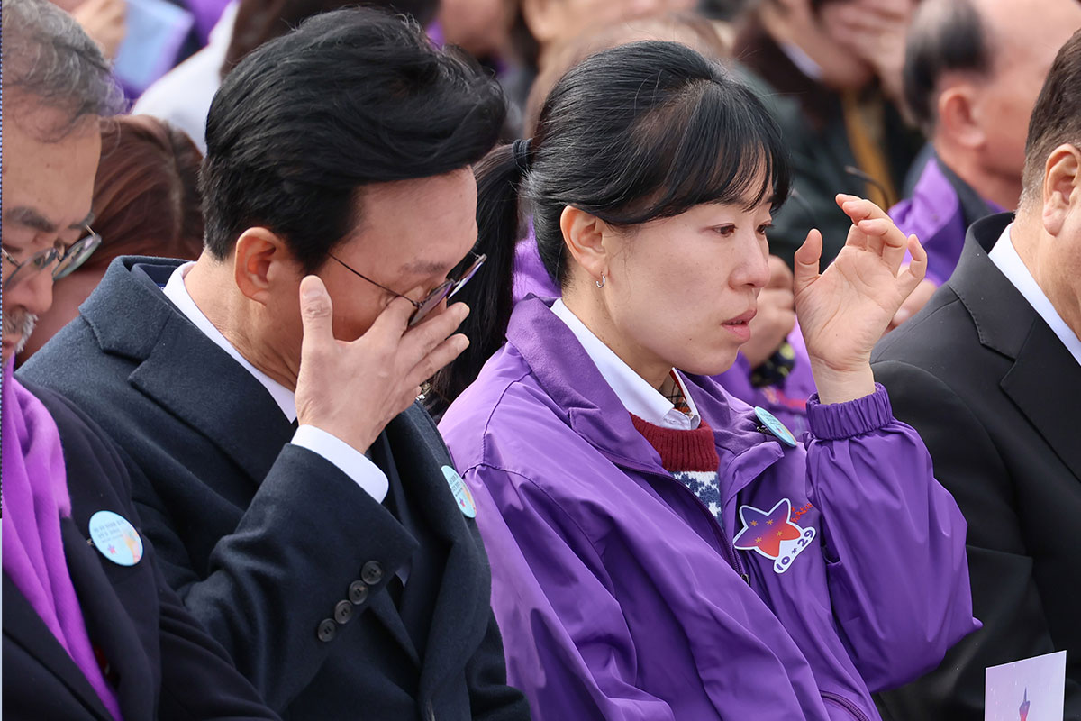 눈물 흘리는 김민석 총리 / 이미지 : 연합뉴스