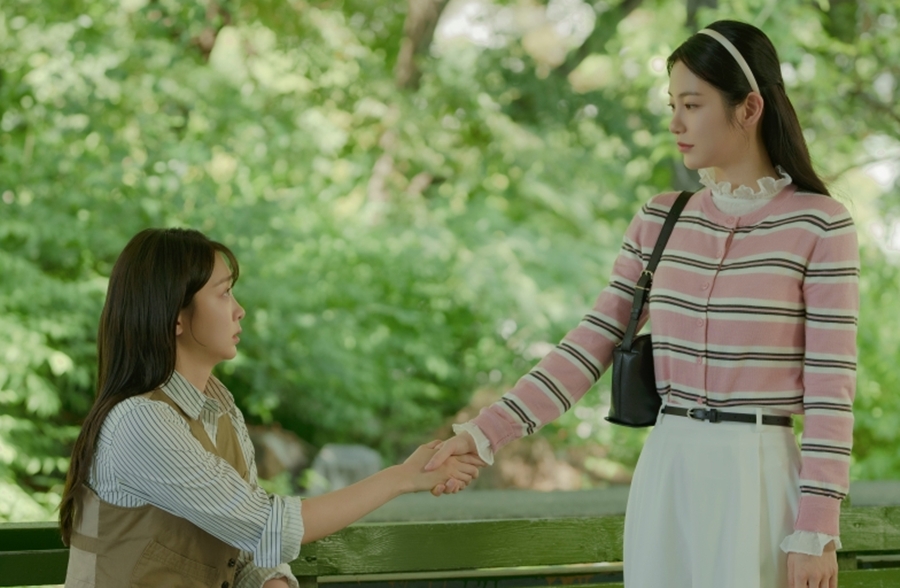 '백번의 추억'의 김다미(왼쪽)와 신예은. 사진제공=JTBC