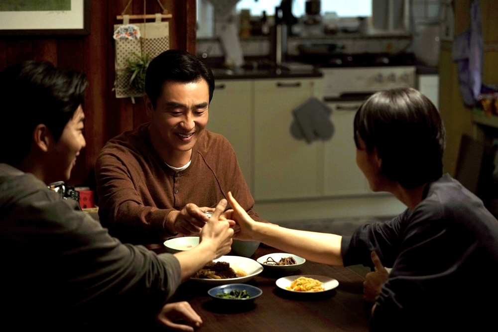 김 부장이 된 류승룡. 사진제공=JTBC