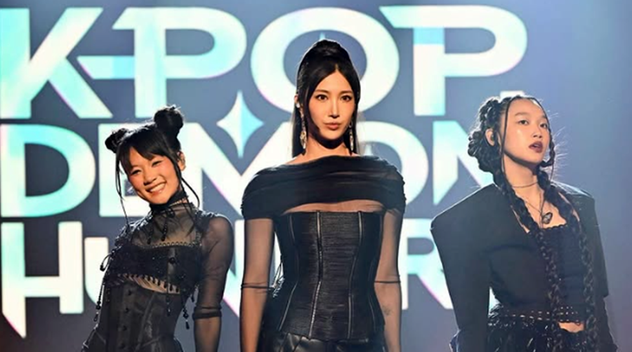 현실 세계로 소환된 헌트릭스. 왼쪽부터 레이 아미, 이재, 오드리 누나의 모습. 사진출처=이재 SNS