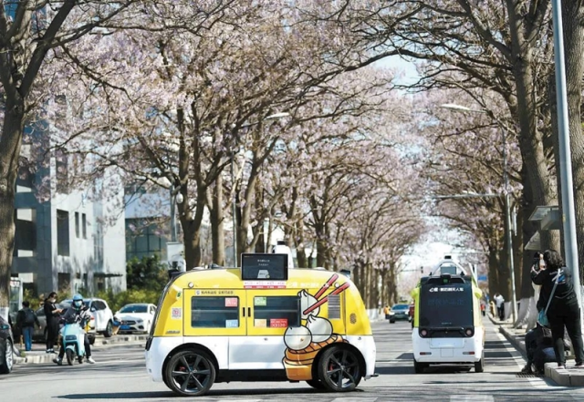 네오릭스 무인택배차량이 일본 공공 도로에서 테스트를 진행하고 있다. 사진 제공=네오릭스