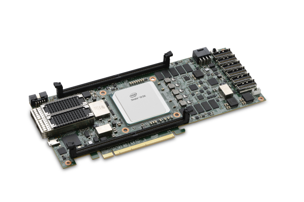 인텔에 인수됐다 지금은 독립한 알테라의 ‘스트라틱스 10’ FPGA 시스템 개발 보드 / 인텔