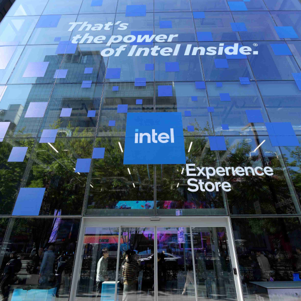 강남에 마련된 인텔의 AI PC 팝업 스토어 외부 전경 / 인텔