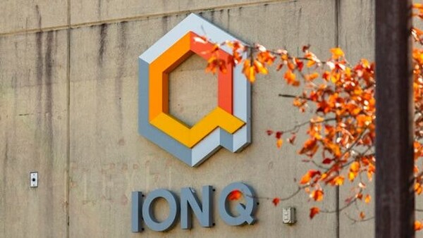 미국 메릴랜드주에 있는 아이온큐 본사 건물의 로고 / 엑스(X)캡처