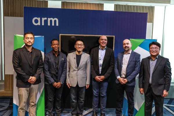 좌측부터 오진욱 리벨리온 CTO, 윌 애비 Arm CCO, 박성현 리벨리온 대표, 모하메드 아와드 Arm 수석부사장, 에디 라미레즈 Arm 인프라 사업부 부사장, 황선욱 Arm코리아 사장 / 리벨리온