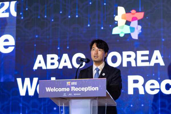 이규호 코오롱그룹 부회장이 아시아태평양경제협력체(APEC)에서 열리 기업인자문위원회(ABAC) 제4차 회의에서 헬스케어 로드맵을 공개했다. / 코오롱그룹