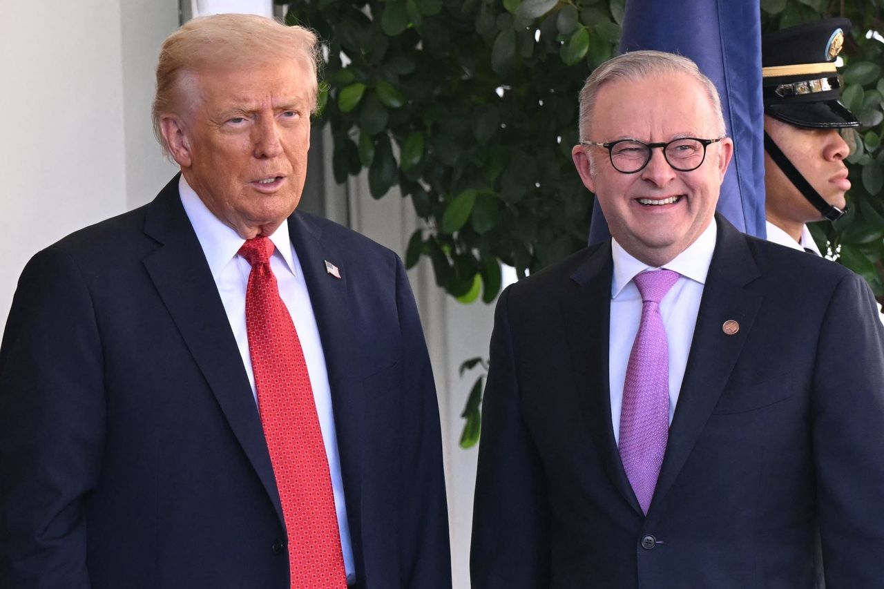 US President Donald Trump (left) greets Australia's Prime Minister Anthony Albanese at the White House in Washington, DC, on Monday. (AFP-Yonhap)
